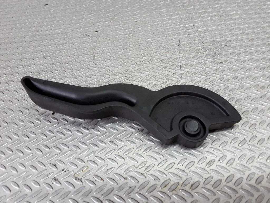 Engine bonnet (hood) release handle 13128231