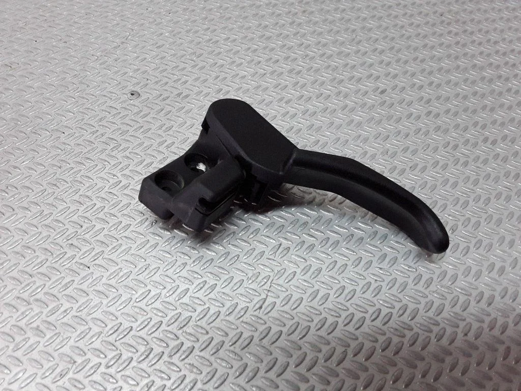 Engine bonnet (hood) release handle