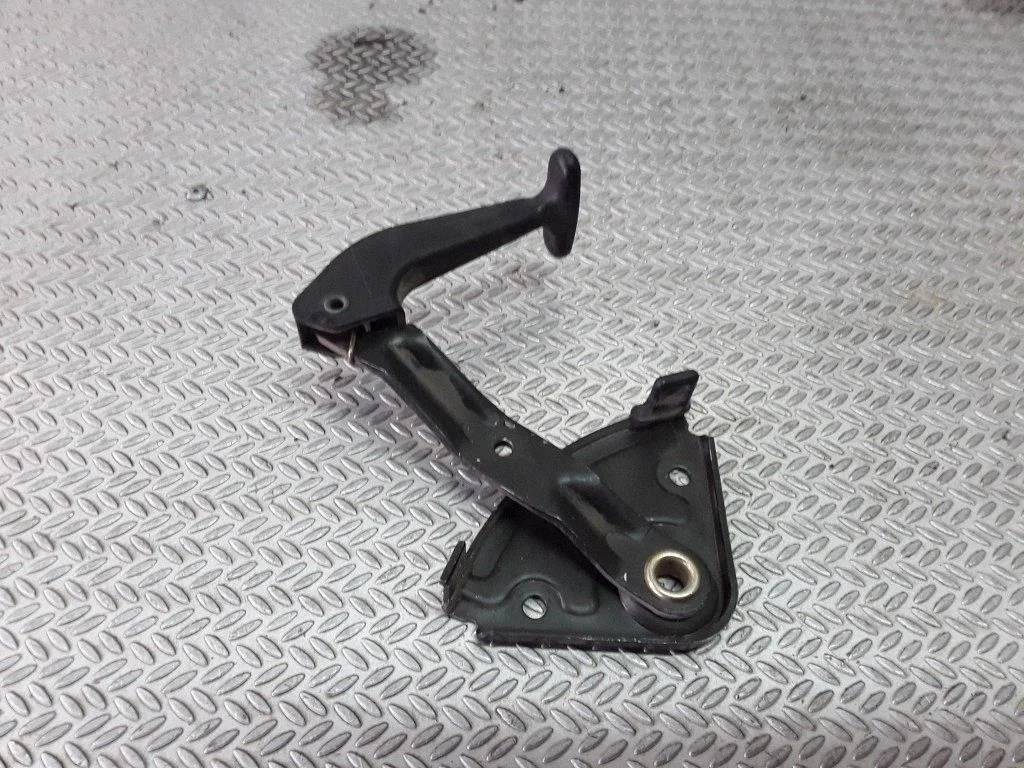 Engine bonnet (hood) release handle