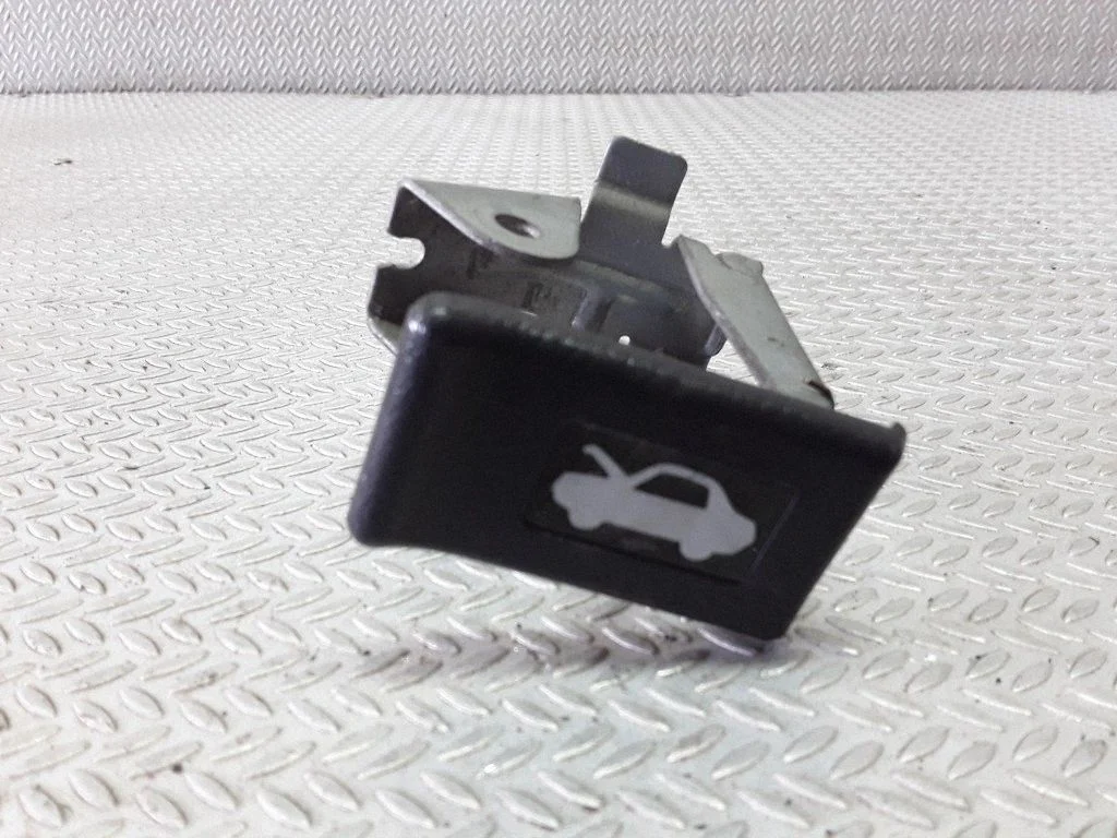 Engine bonnet (hood) release handle