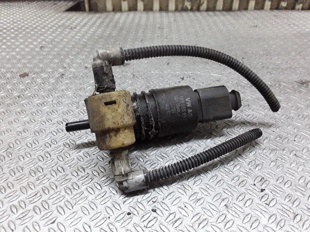 Klaasipesuvedeliku pump (klaaside) 1K6955651