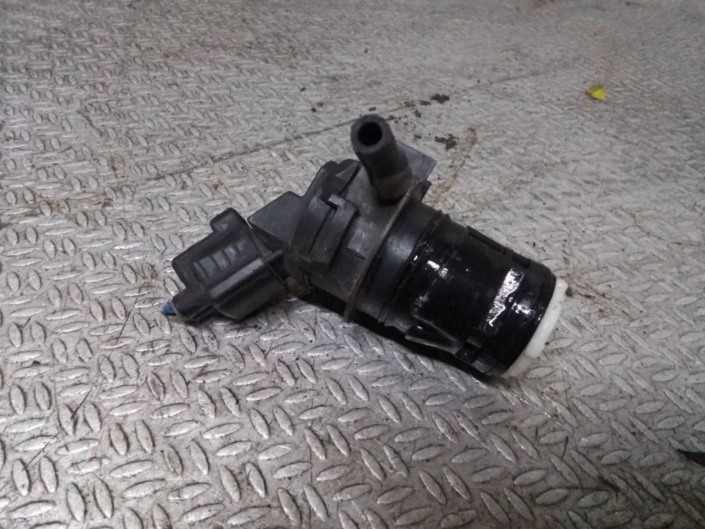 Klaasipesuvedeliku pump (klaaside) – Toyota Prius (XW20) (2003-2009)