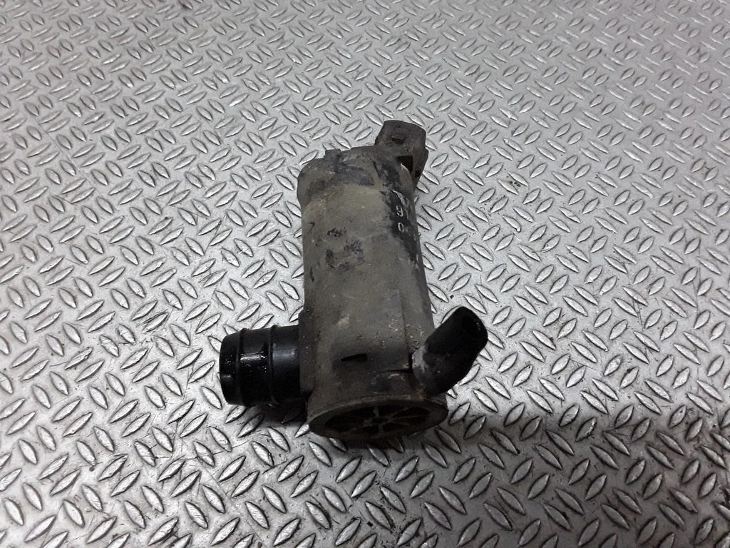 Klaasipesuvedeliku pump (klaaside) – Volvo XC90 (2003-2006)