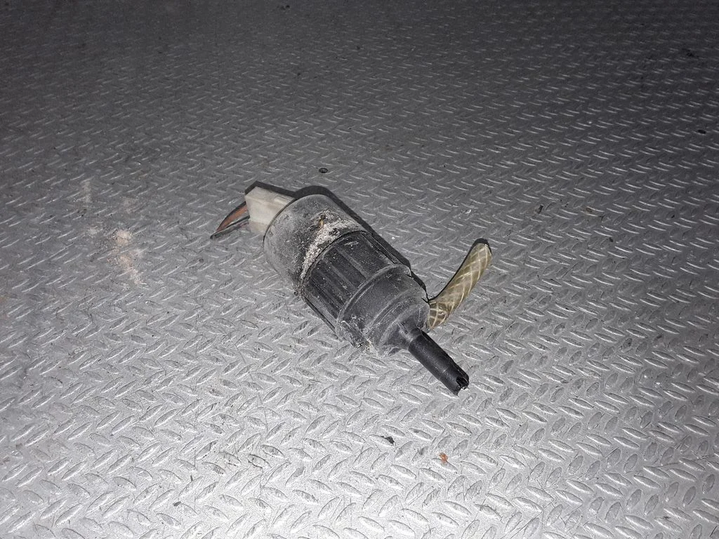 Klaasipesuvedeliku pump (klaaside) – Mercedes-Benz Vito Viano W638 (1996-2003)