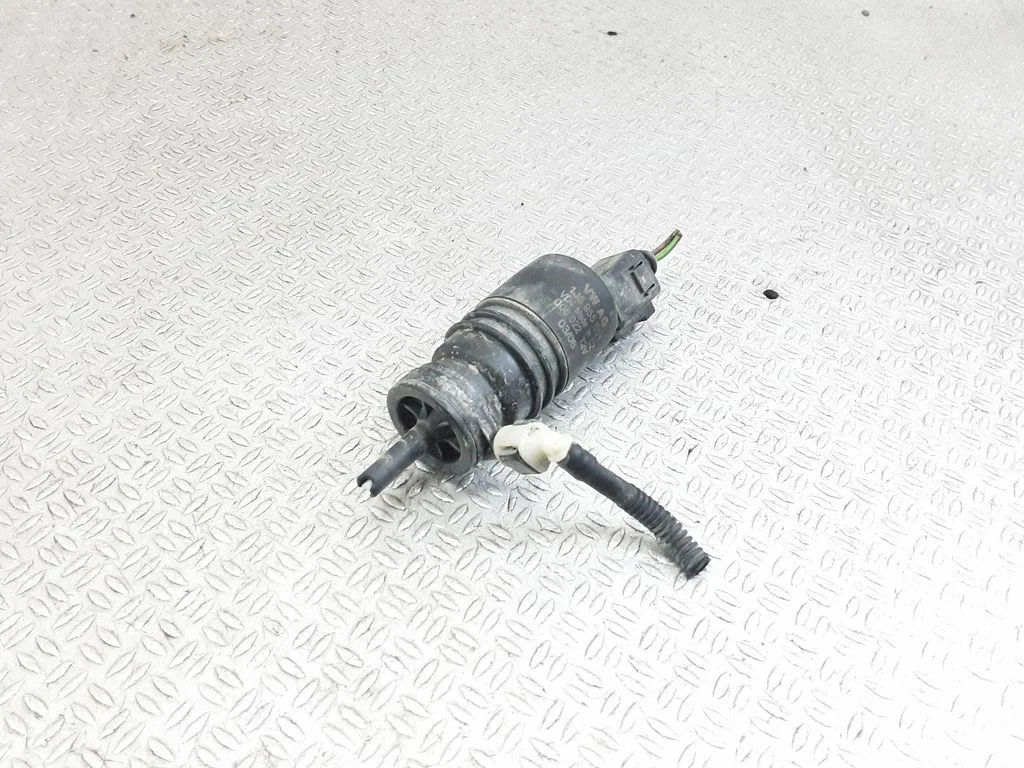Windscreen/windshield washer pump – Volkswagen Phaeton (2002-2016)