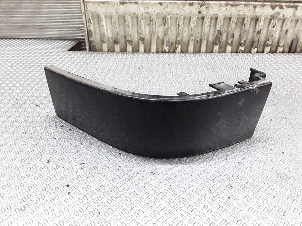 Aizmugurējā luktura apdare (līstīte) 7M5807871