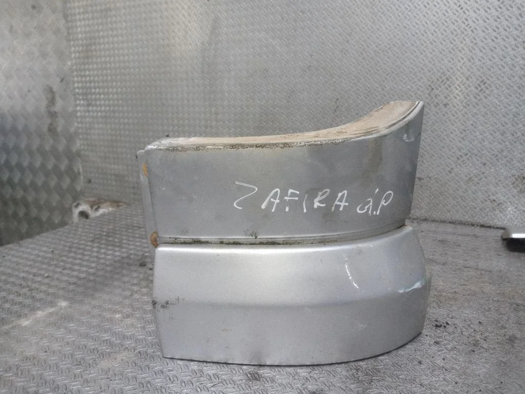 Rear/tail light trim molding 90580804RH
