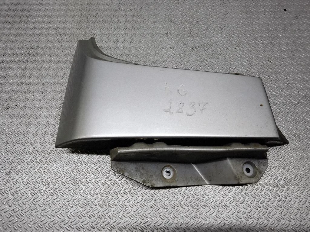Rear/tail light trim molding 78127AU200