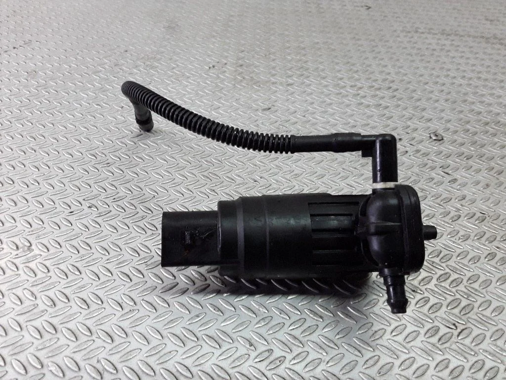 Windscreen/windshield washer pump – Skoda Octavia Mk2 (1Z) (2004-2013)