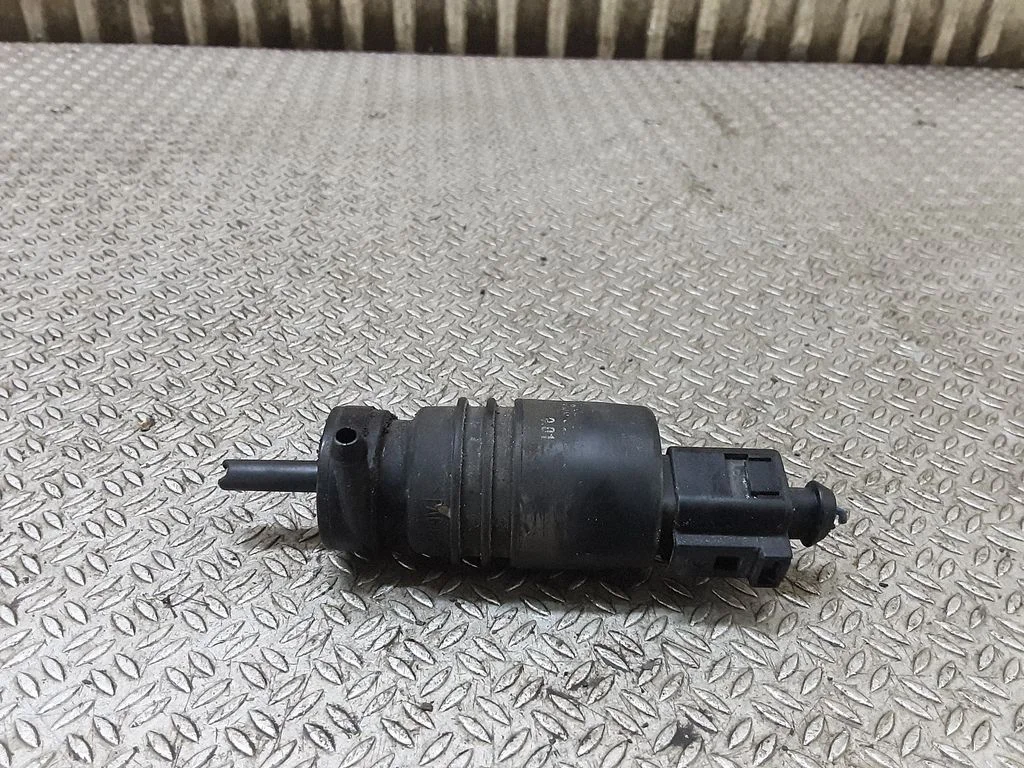 Windscreen/windshield washer pump – Audi A4 S4 B7 8E 8H (2005-2008)