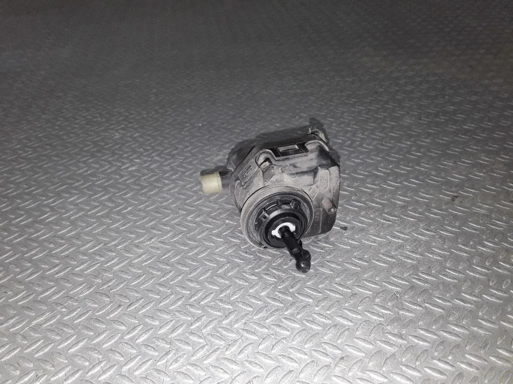 Lukturu augstuma regulēšanas motoriņš 7700420737