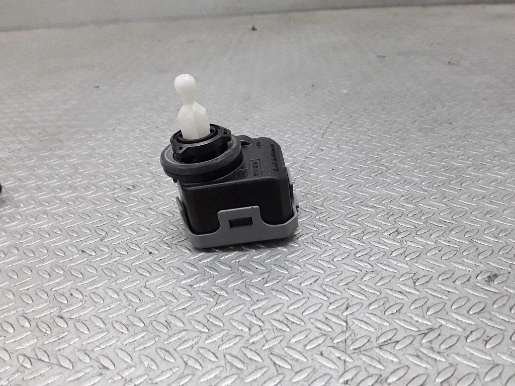 Headlight level adjustment motor 6Y0941295