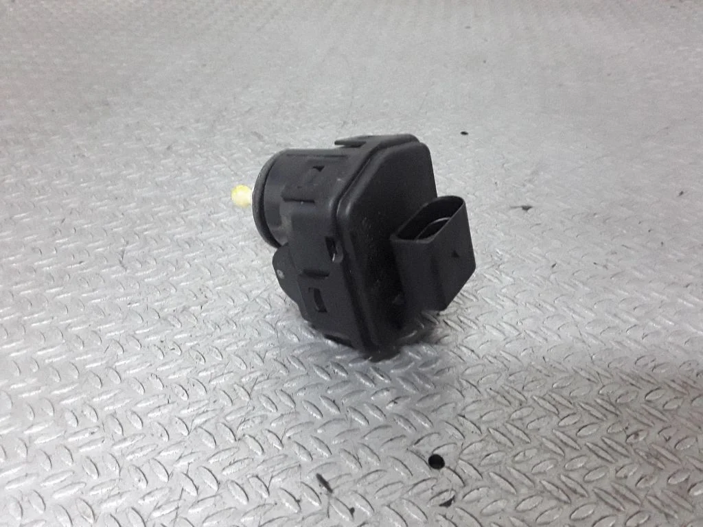 Headlight level adjustment motor – Audi A6 Allroad C5 (1999-2005)
