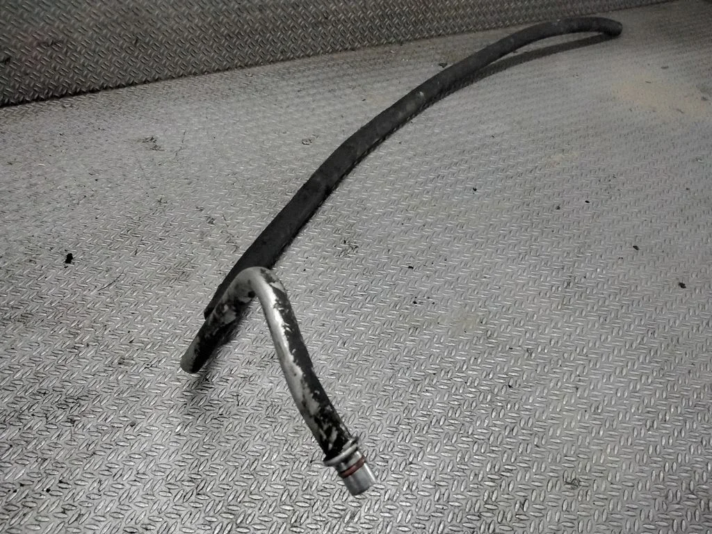 Air conditioning (A/C) pipe/hose
