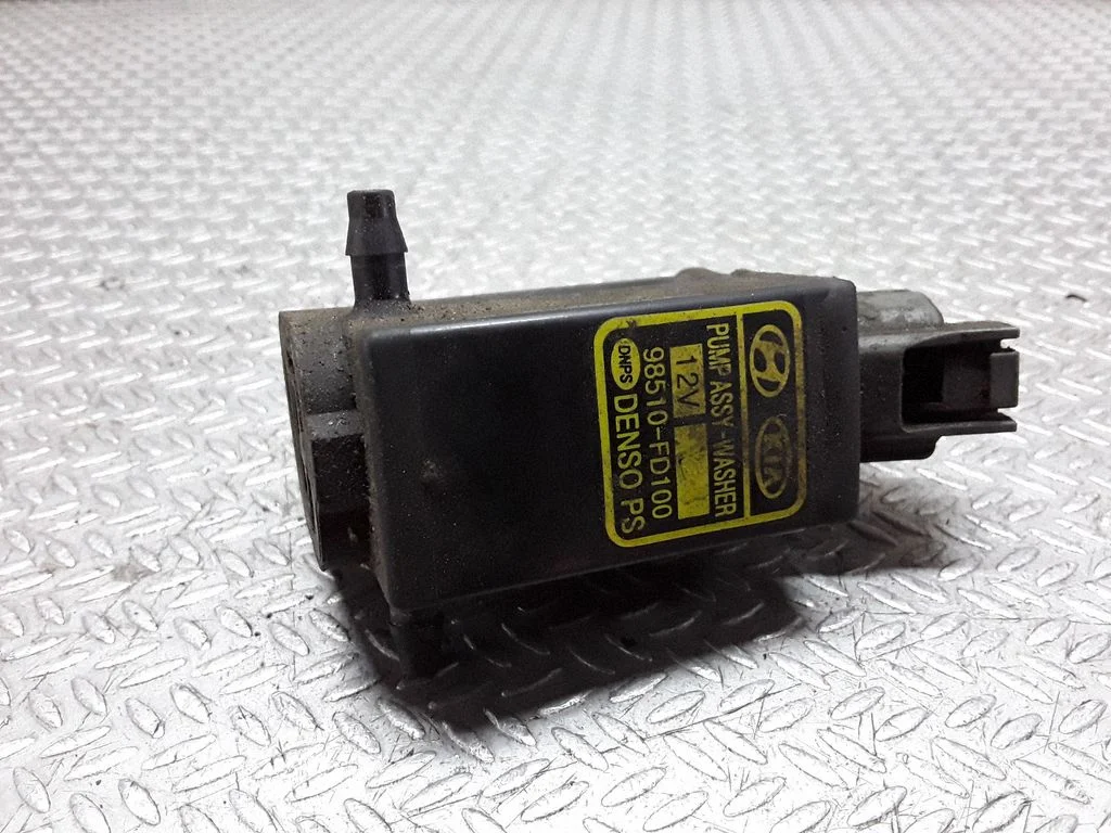 Windscreen/windshield washer pump 98510FD100