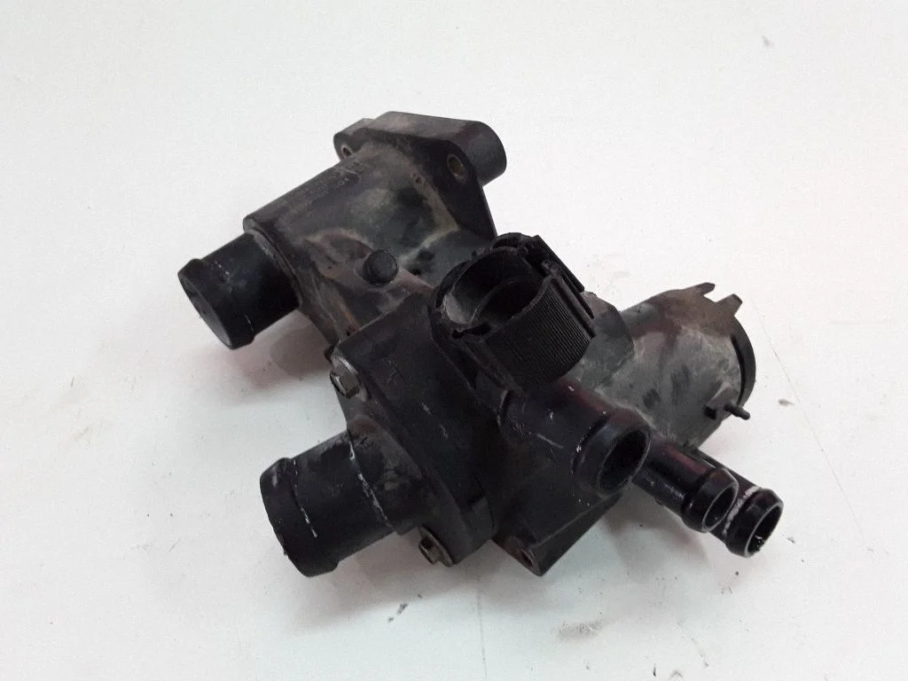Thermostat/thermostat housing – Volkswagen Golf IV (1998-2005)