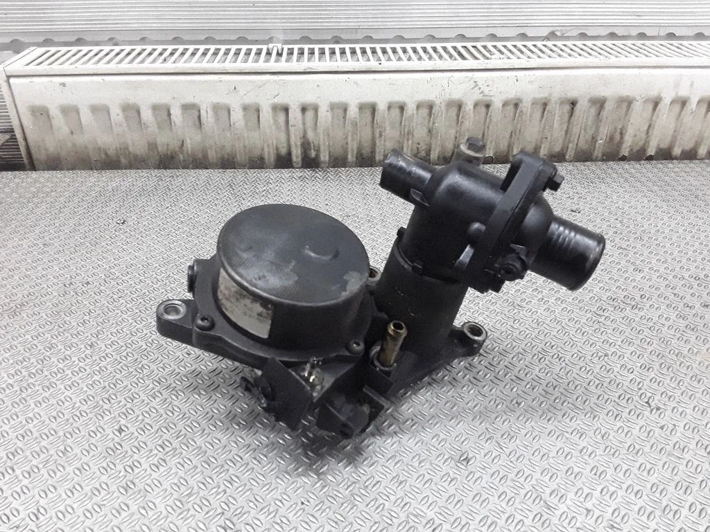 Thermostat/thermostat housing 2S7Q8594AA
