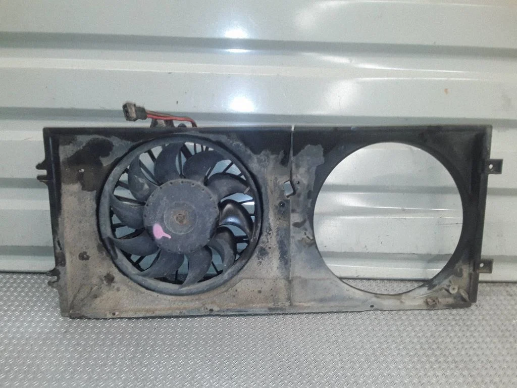Elektriskais radiatora ventilators 701121207B