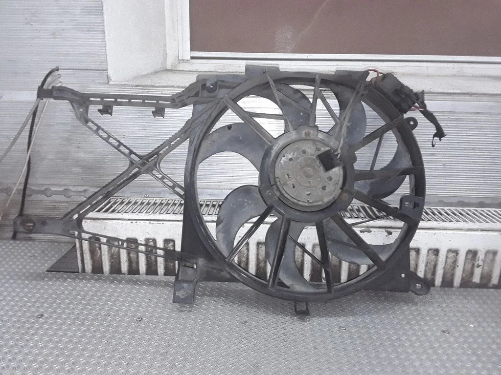 Electric radiator cooling fan