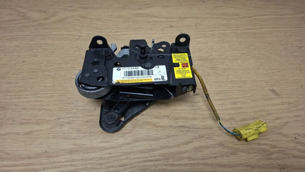 Engine bonnet/hood lock/catch 7184442