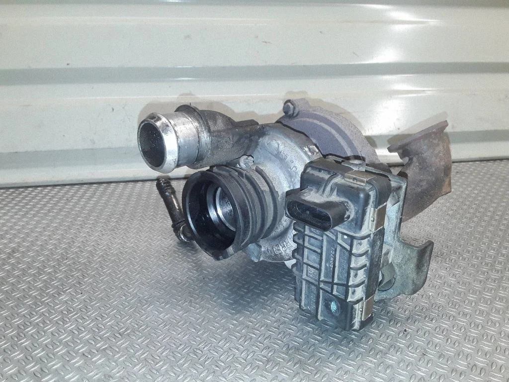 Turbocharger 7g9q6k682bb