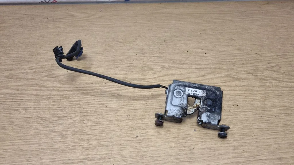 Mootorikapoti lukk – BMW X5 E70 (2006-2013)