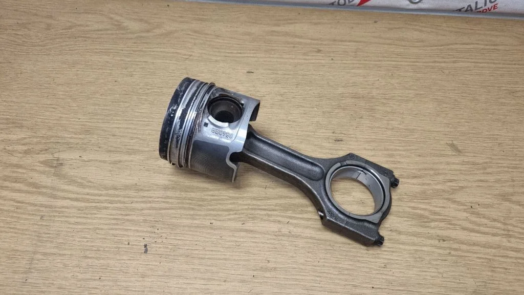Piston with connecting rod – BMW 1 Series E82 E88 (2007-2014)