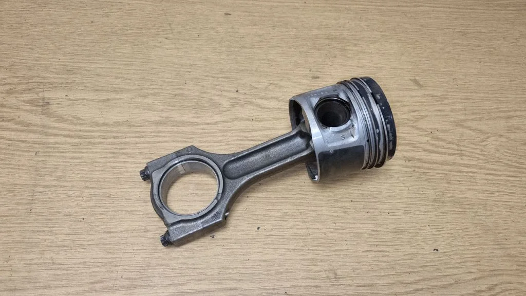 Piston with connecting rod – BMW 1 Series E82 E88 (2007-2014)
