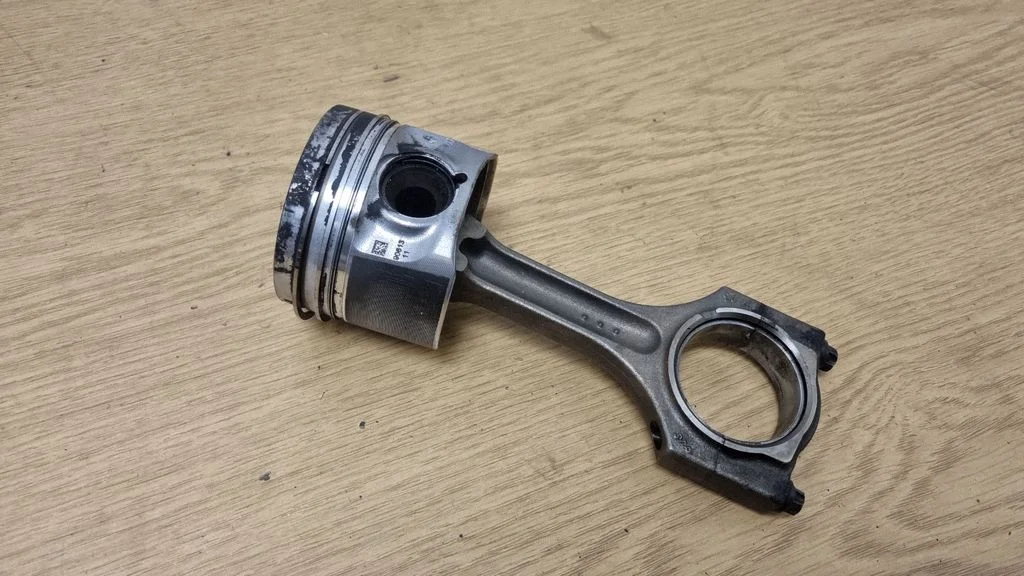 Piston with connecting rod – BMW 3 Series E90 E91 (2005-2012)