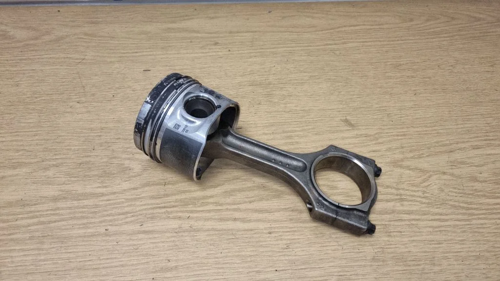 Piston with connecting rod – BMW 3 Series E90 E91 (2005-2012)