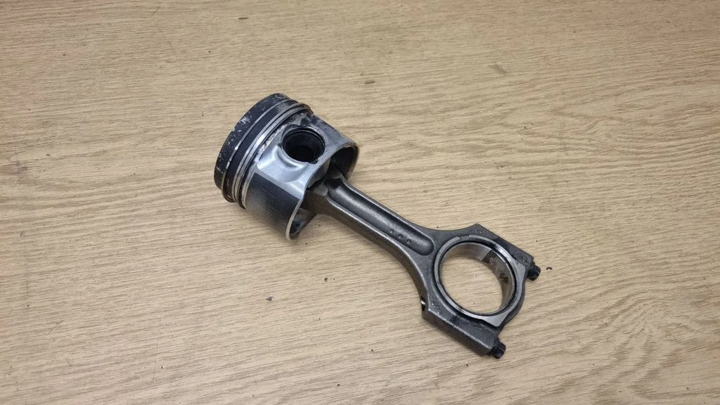 Piston with connecting rod – BMW 3 Series E90 E91 (2005-2012)
