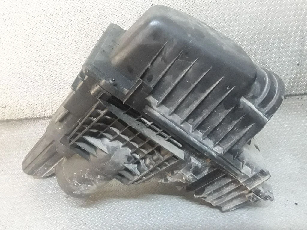 Air filter box