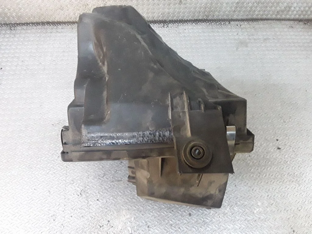 Air filter box 8D0183