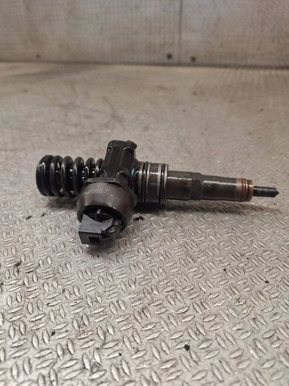 Fuel injector 038130073BQ