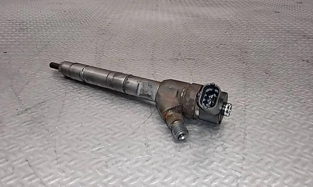Fuel injector 0445110296