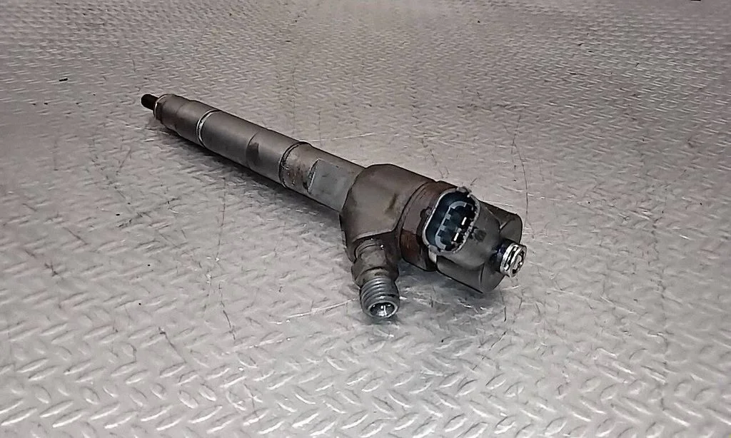 Fuel injector 0445110296