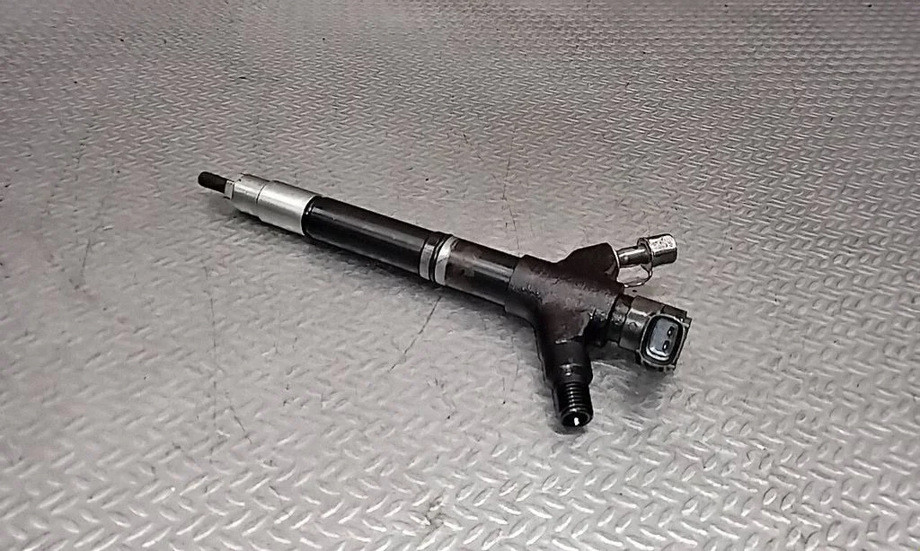 Sprausla (-as) (inžektors (-i)) 236700R100