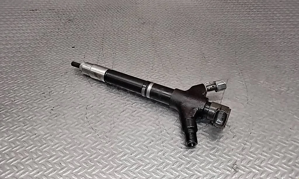 Sprausla (-as) (inžektors (-i)) 236700R100