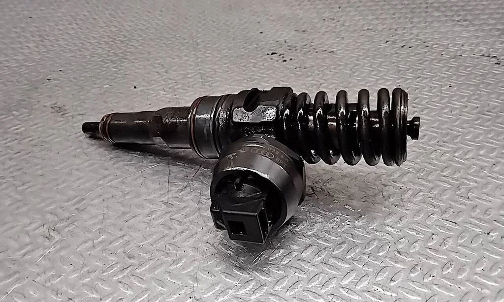Sprausla (-as) (inžektors (-i)) 038130073AR