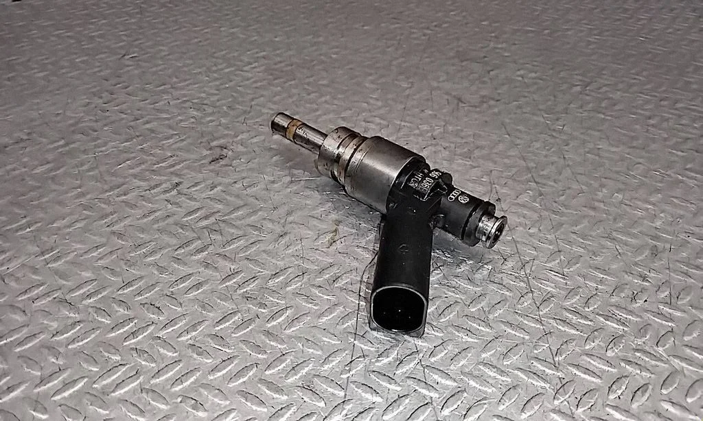 Fuel injector 06E906036E