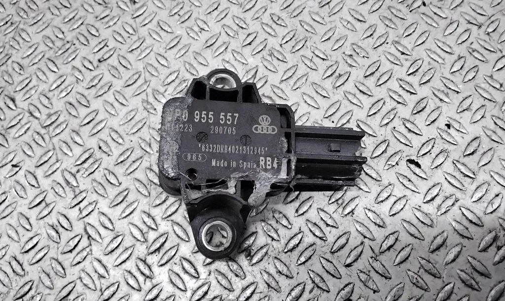 Airbag deployment crash/impact sensor 8P0955557