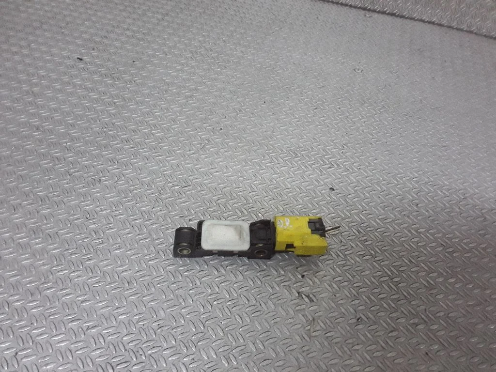 Airbag deployment crash/impact sensor – Volkswagen Phaeton (2002-2016)