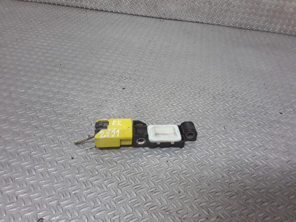Airbag deployment crash/impact sensor – Volkswagen Phaeton (2002-2016)