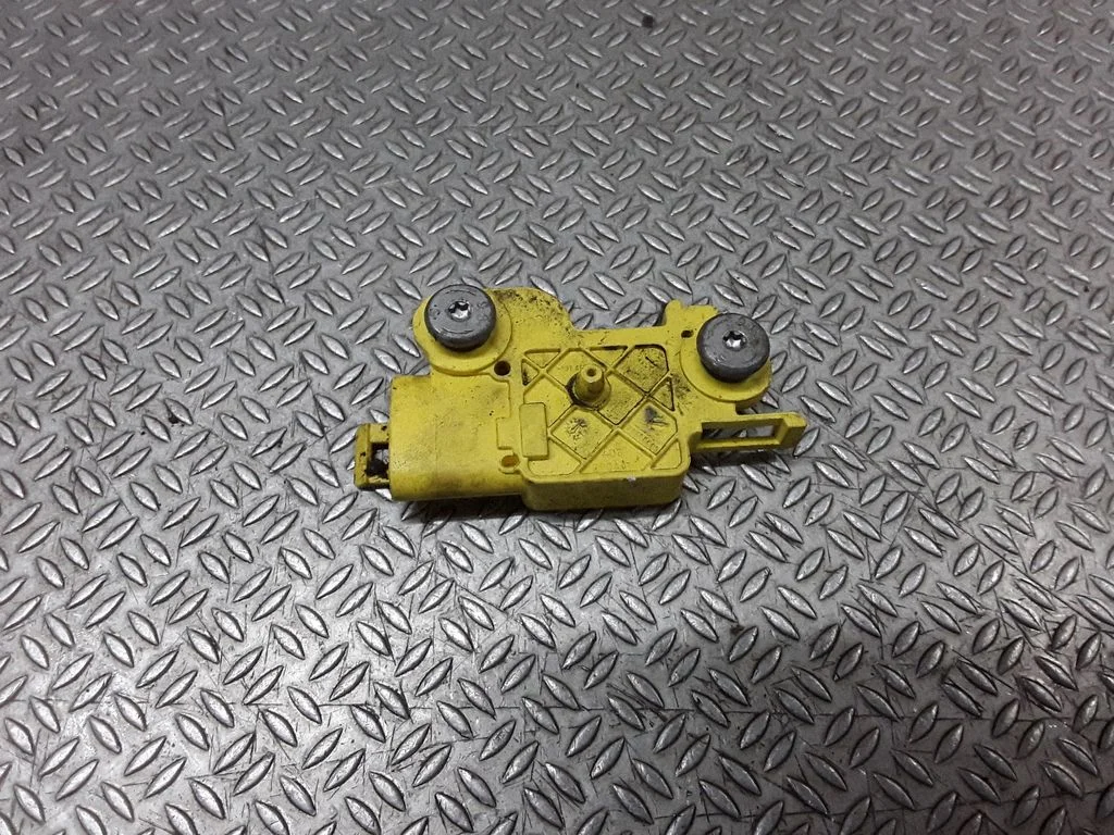 Drošības spilvenu trieciena sensors – Opel Astra H (2004-2012)