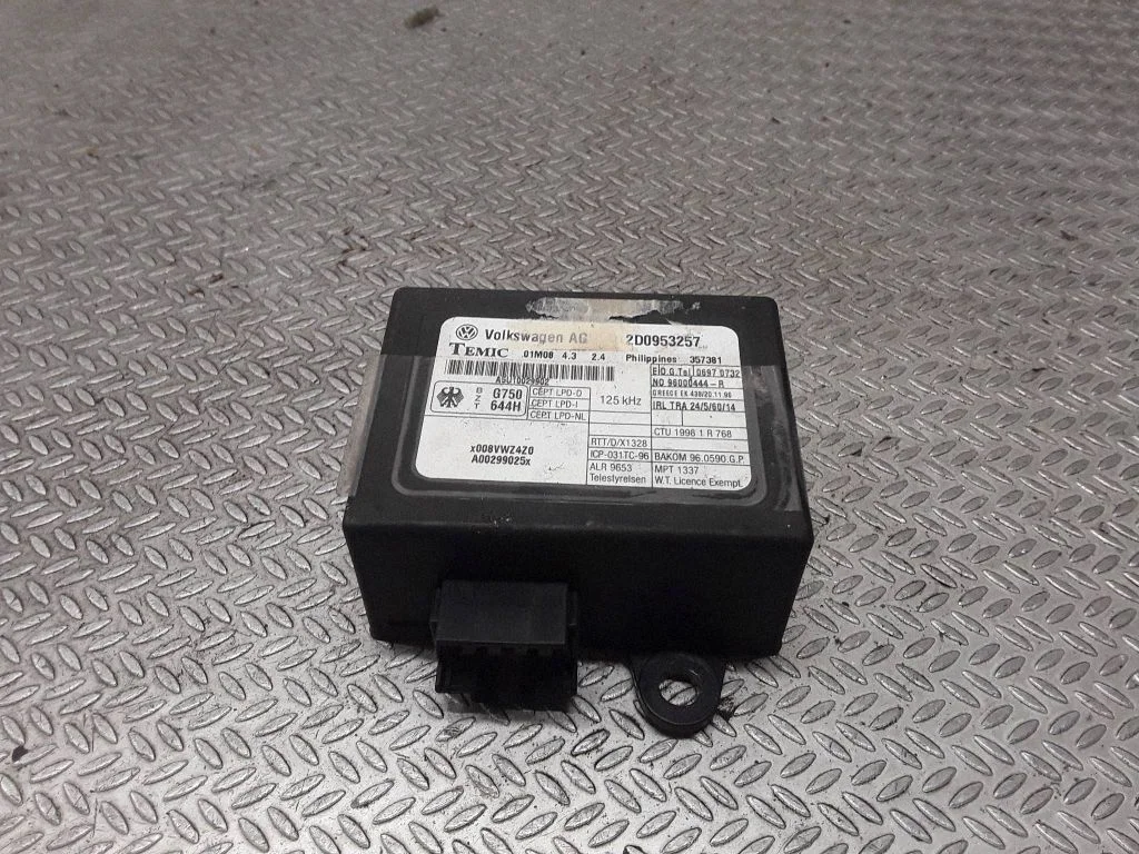 Immobilizer control unit/module 2D0953257