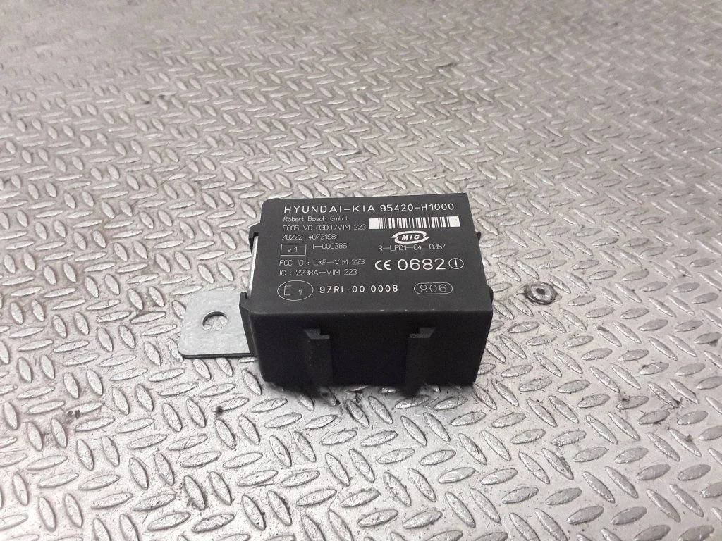 Immobilizer control unit/module 95420H1000