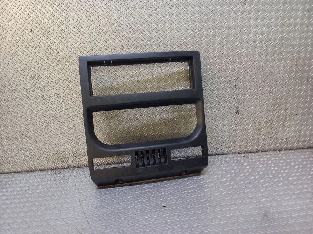 Radio/GPS head unit trim