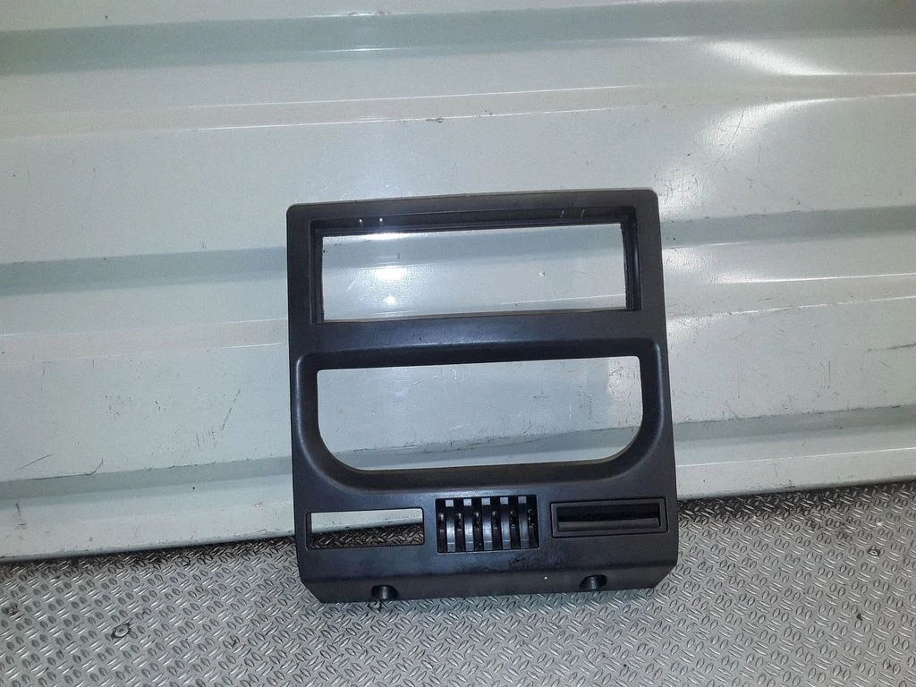 Radio/GPS head unit trim
