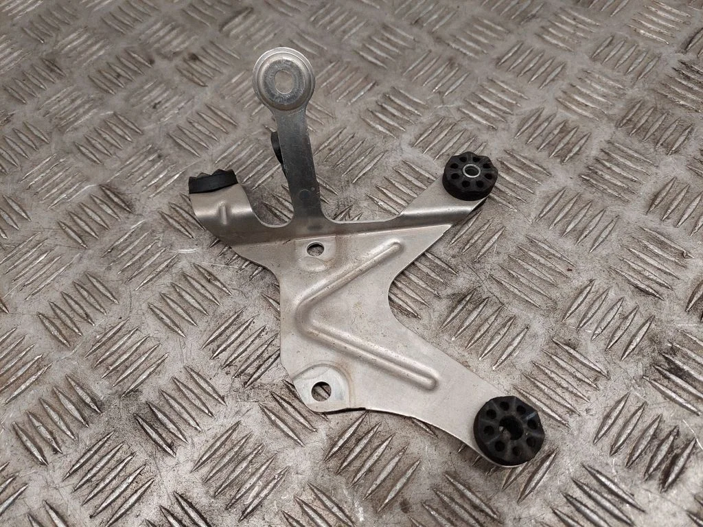 Wspornik pompy ABS – BMW Seria 5 F10 F11 (2009-2016)