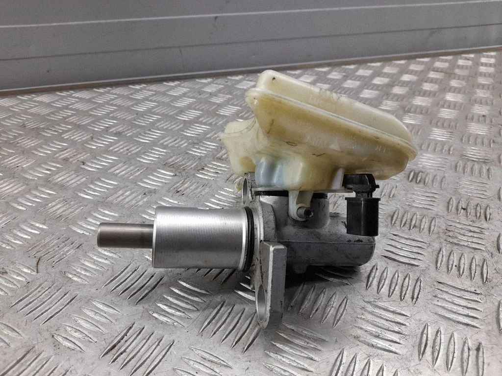 Brake fluid reservoir – Audi A6 Allroad C6 (2006-2011)